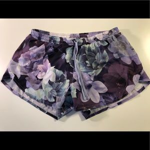 Old Navy dolphin hem shorts